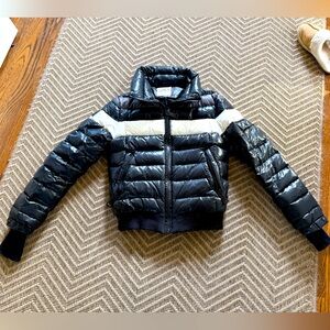 SAM. Women’s starburst short down puffer in size M.